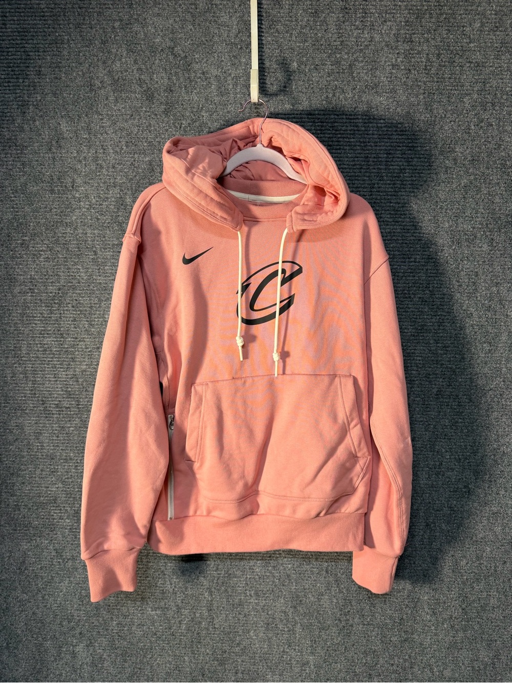 Nike calvaliers Mens dusty pink hoodie nba